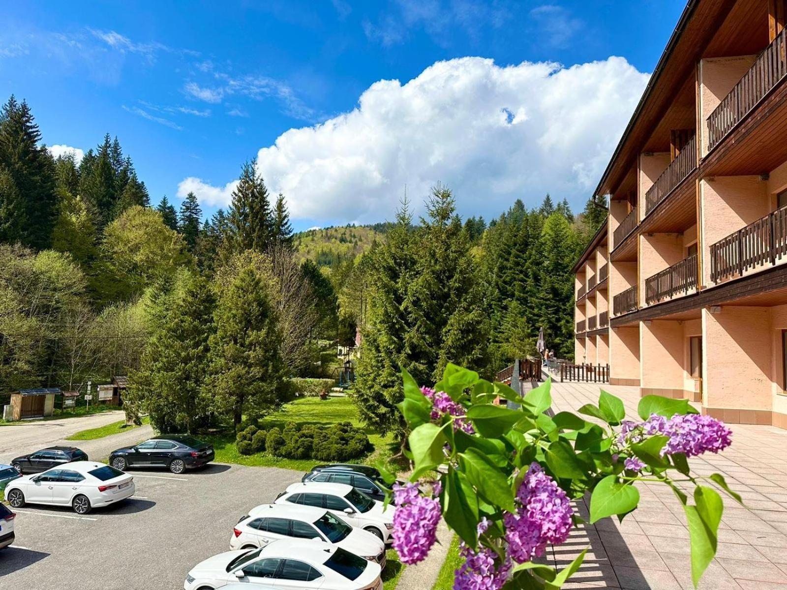 Horský Hotel Podjavorník Papradno Exterior foto