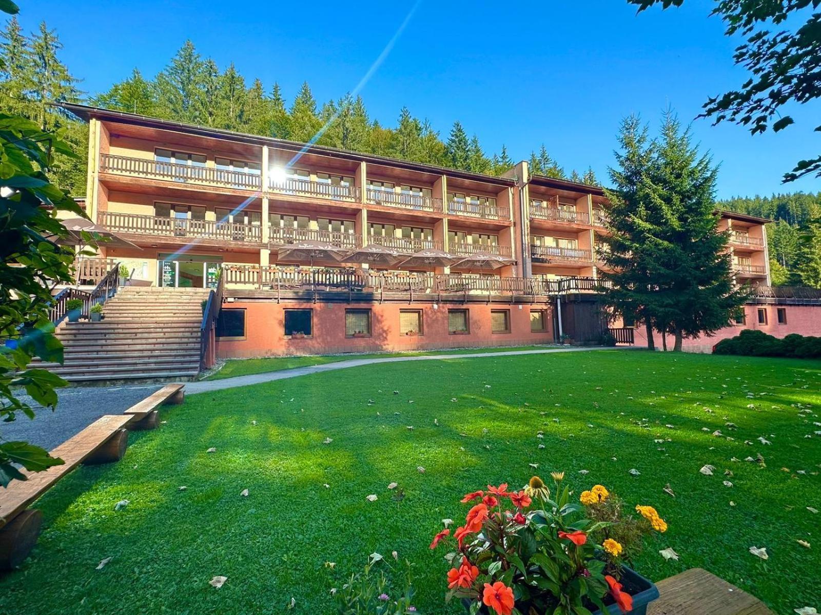 Horský Hotel Podjavorník Papradno Exterior foto